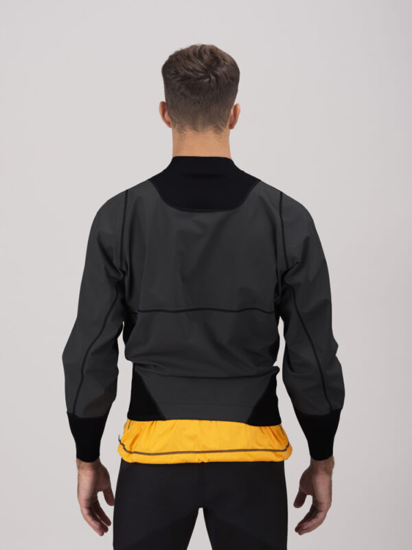 campera negra aguas blancas dorso